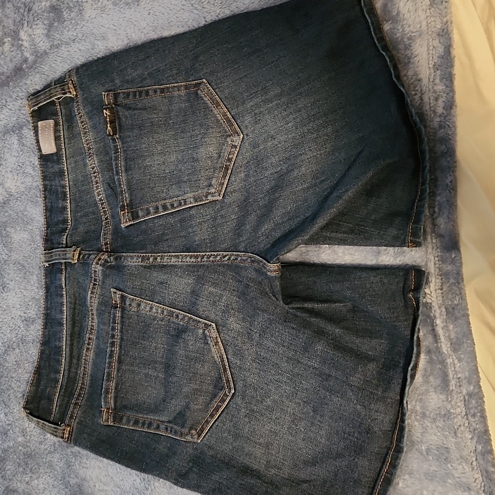 Shorts - Picture 2 of 3